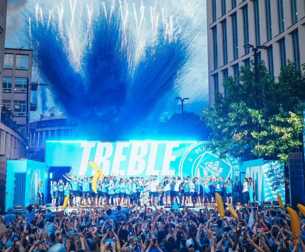 Man City Parade Usai Raih Treble Winners, Manchester Is Blue